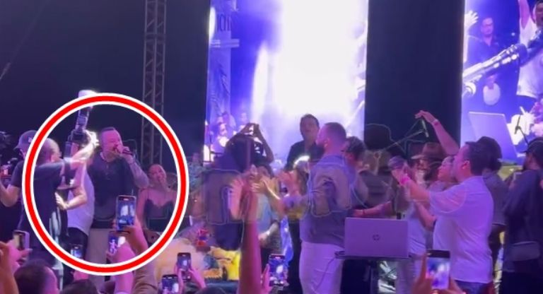 Pepe Aguilar le canta Las Mañanitas a Carín León 