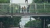 Foto ilustrativa de la nota titulada Héroes capitalinos: Policías evitan que sujeto se arroje de puente peatonal en coyoacán