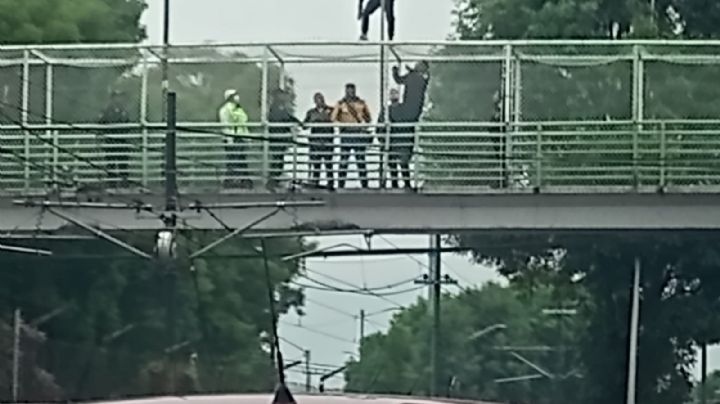 Héroes capitalinos: Policías evitan que sujeto se arroje de puente peatonal en coyoacán