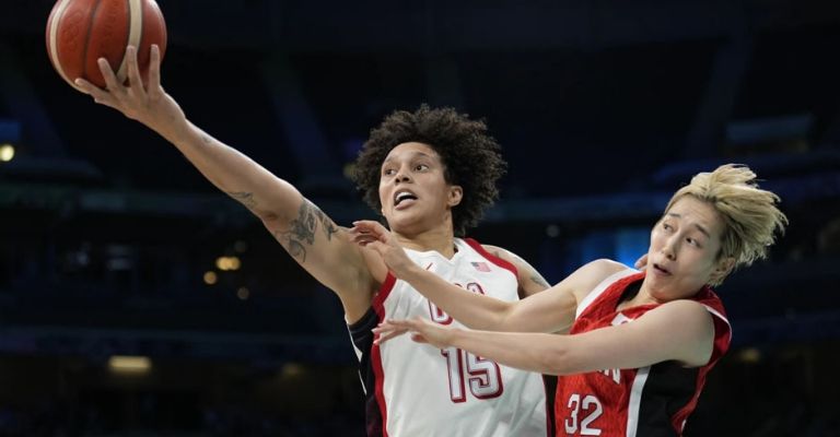 Griner también contribuyó al triunfo con 11 puntos