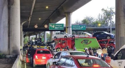 Tráiler accidentado provoca tráfico y caos en Periférico, a la altura del Hospital Militar