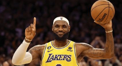 No se va; LeBron James acepta seguir dos años más con los Lakers de Los Ángeles