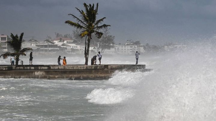 ¿En cuáles estados de México suspendieron clases por la llegada del huracán 'Beryl'?