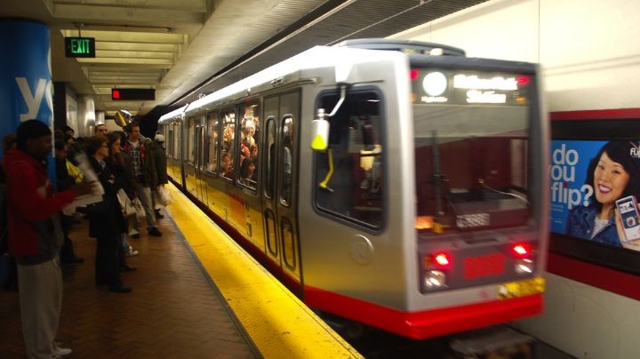 Hombre avienta a mujer a las vías del Metro: Víctima muere en nosocomio de California