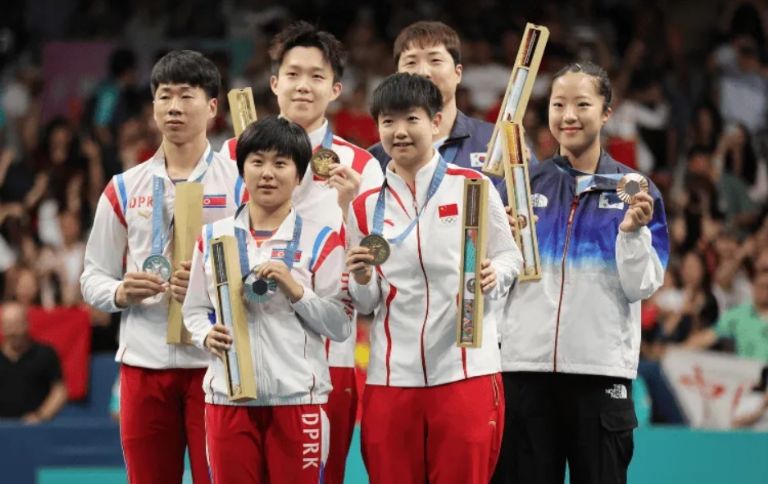 Se viraliza foto de atletas de Corea del Norte y Sur en París 2024