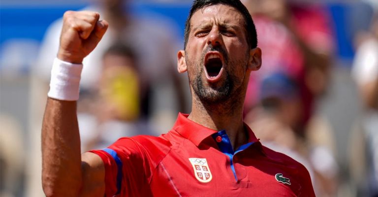 'Nole' festeja su triunfo sobre el alemán Koepfer