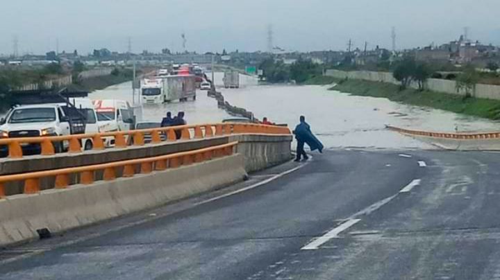 Abren el Circuito Exterior Mexiquense a pesar de encharcamientos en la zona