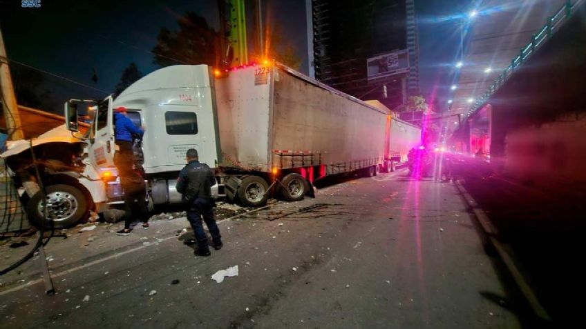 Fuerte accidente en San Pedro de los Pinos: Tráiler se impacta contra construcción