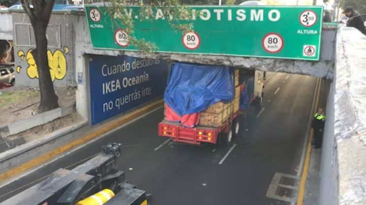 Héroes sin capa: Policías de CDMX evitan suicidio en Viaducto Río de la Piedad