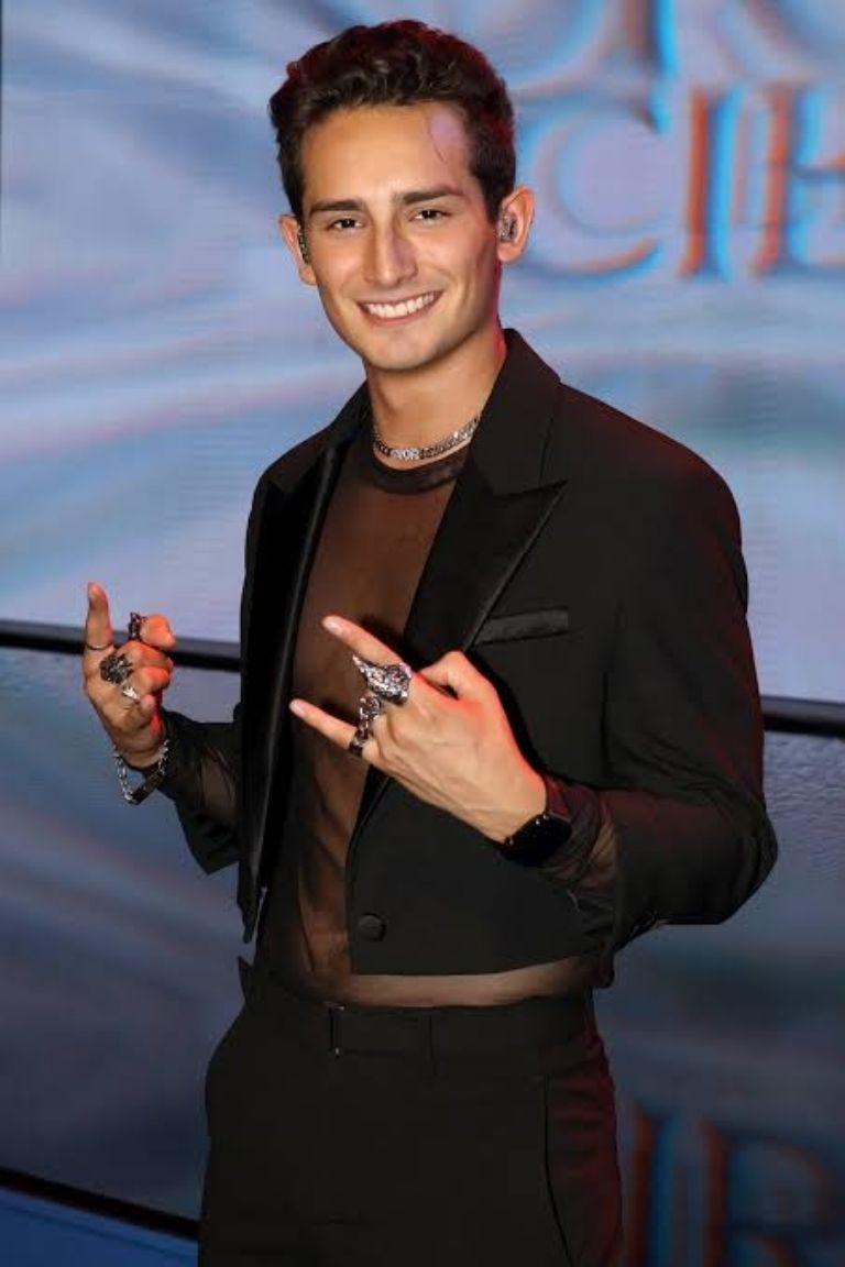 Emilio tiene 21 años en la actualidad