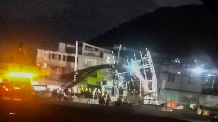 Caos en la autopista México-Puebla tras colapso de estructura y choque de tráiler