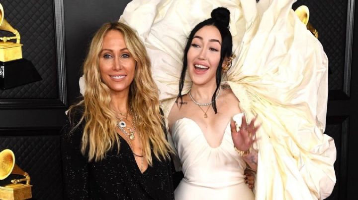 Hermana menor y madre de Miley Cyrus ignoran rumores de trío amoroso y se dejan ver juntas