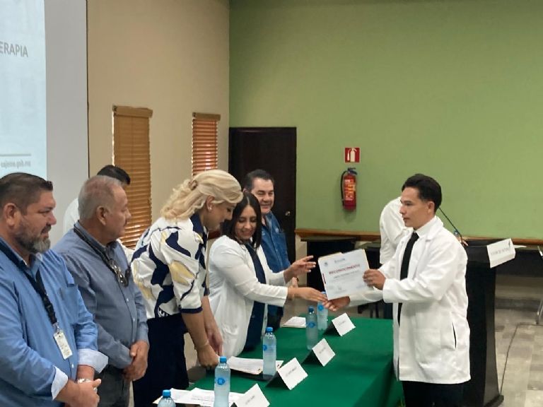 Ayuntamiento de Cajeme reconoce a más de 30 jóvenes egresados de la carrera de enfermería. Foto: Tribuna