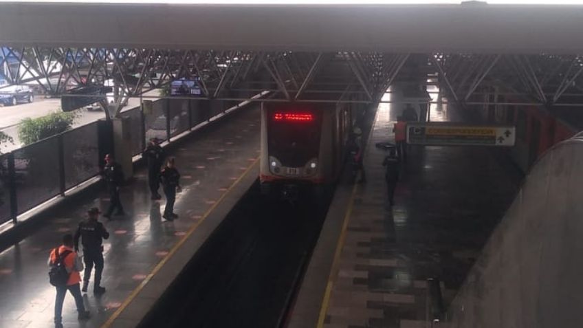 VIDEO: Persona se arroja a las vías del Metro en Chabacano; suspenden servicio en Línea 2