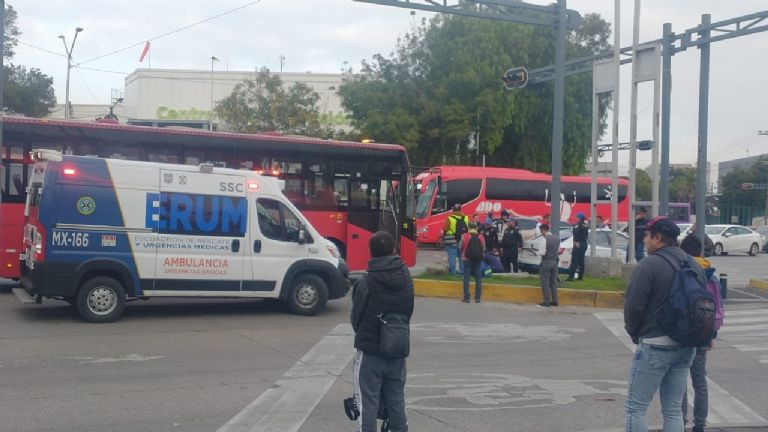 Metrobús atropella a mujer en Vallejo