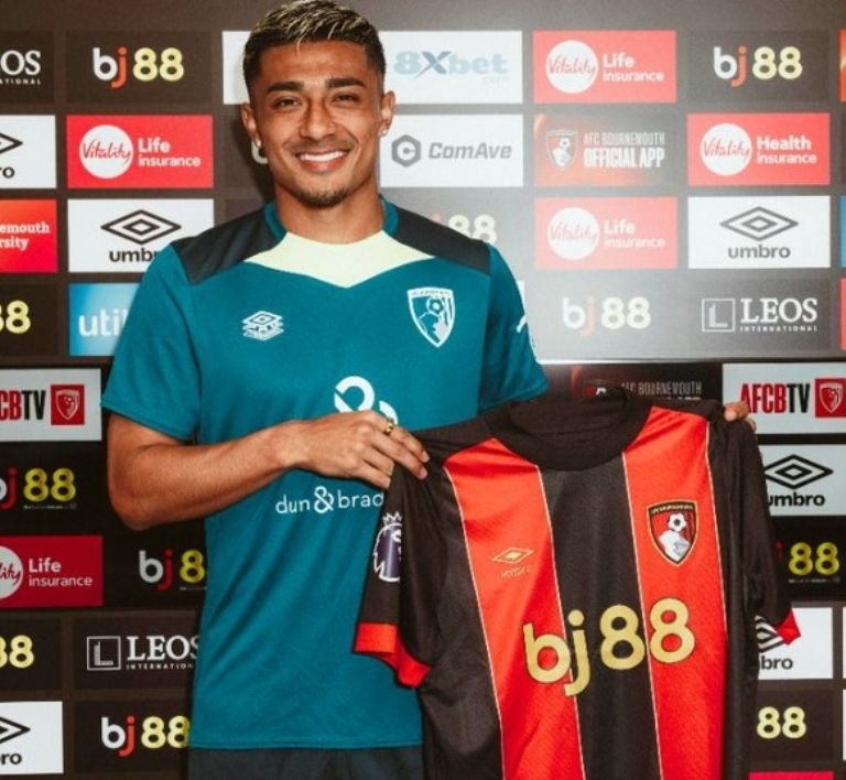 Julián Araujo llega al Bournemouth