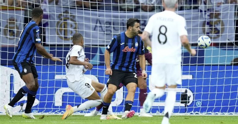 El francés dispara para conseguir su anotación