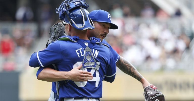 Erceg celebra con su receptor, después de apuntarse el rescate