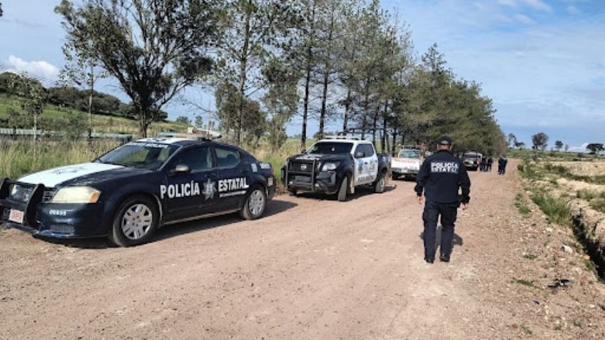 Sicarios ejecutan y abandonan dos cuerpos en camino de terracería de Aculco, en Edomex