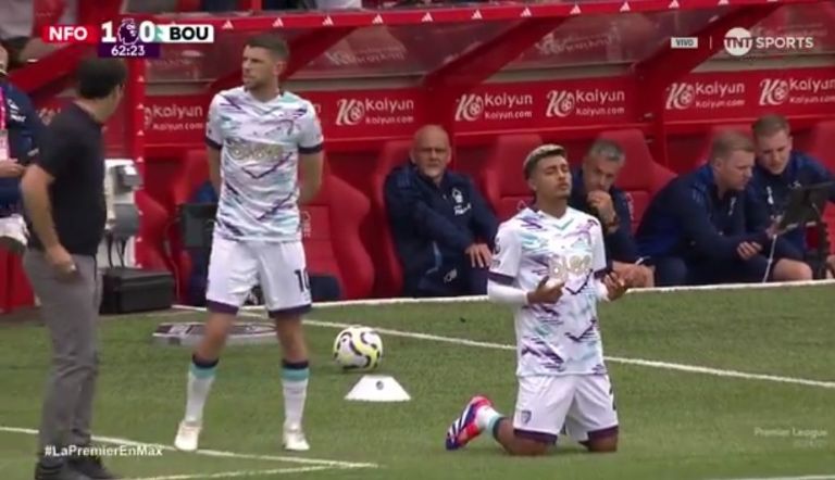 Julián Araujo con el Bournemouth