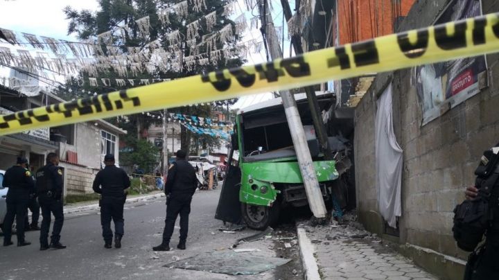 FUERTE VIDEO: Camión se queda sin frenos y choca en Cuajimalpa; hay 2 muertos y 11 heridos