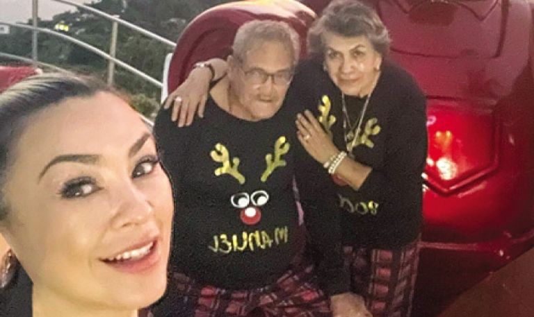 Aracely Arámbula sigue sufriendo la muerte de sus padres