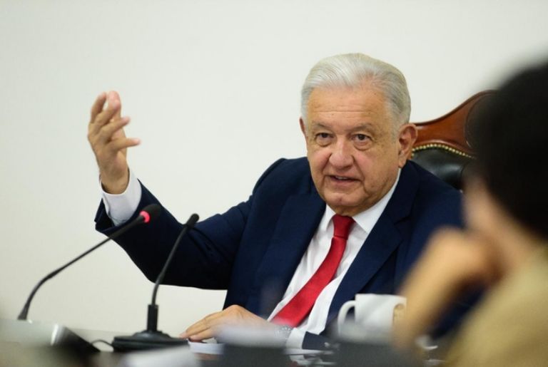 AMLO celebra Plata de clavadistas en París 2024. Foto: Internet