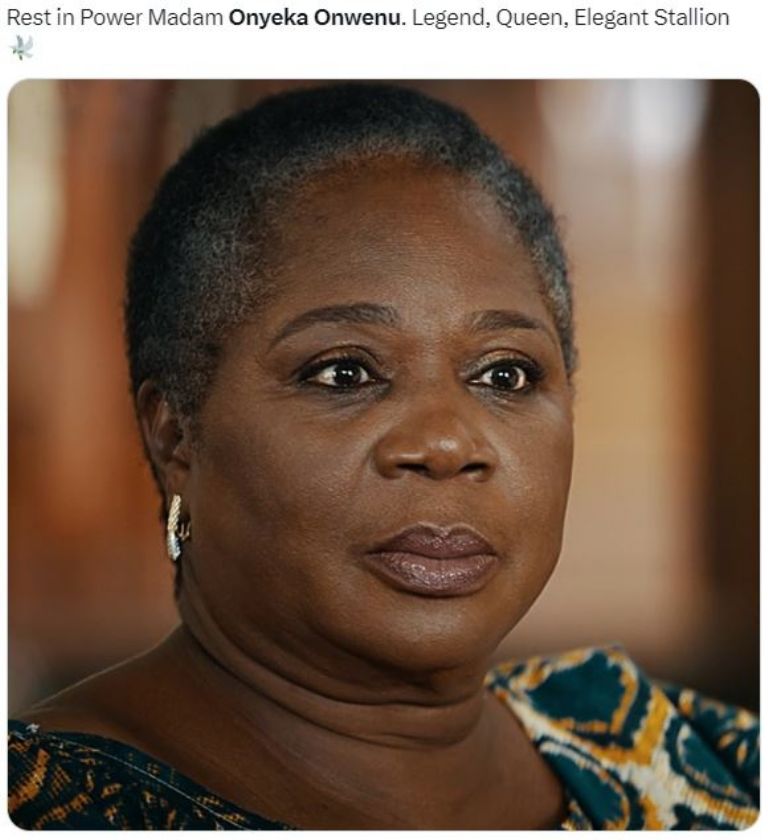 Muere querida cantante en pleno escenario