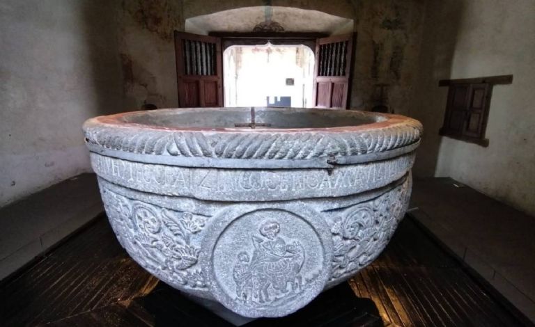 Sujeto asalta iglesia y casi lo linchan