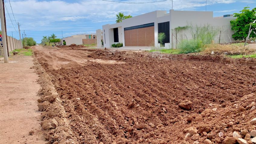 Alcalde de Huatabampo pavimenta calle de su familia y funcionario