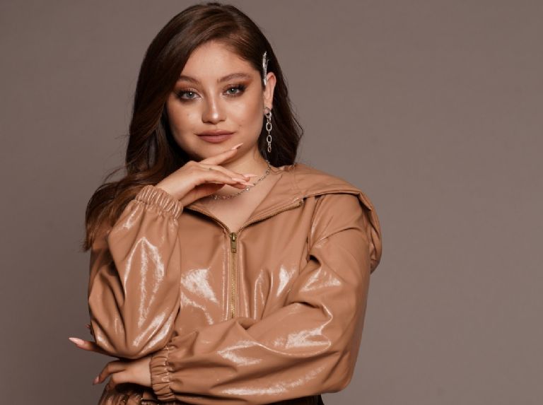 Karol Sevilla se lanza con todo a LCDLFM
