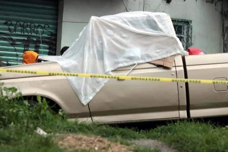 Balean a 2 en tianguis de Naucalpan