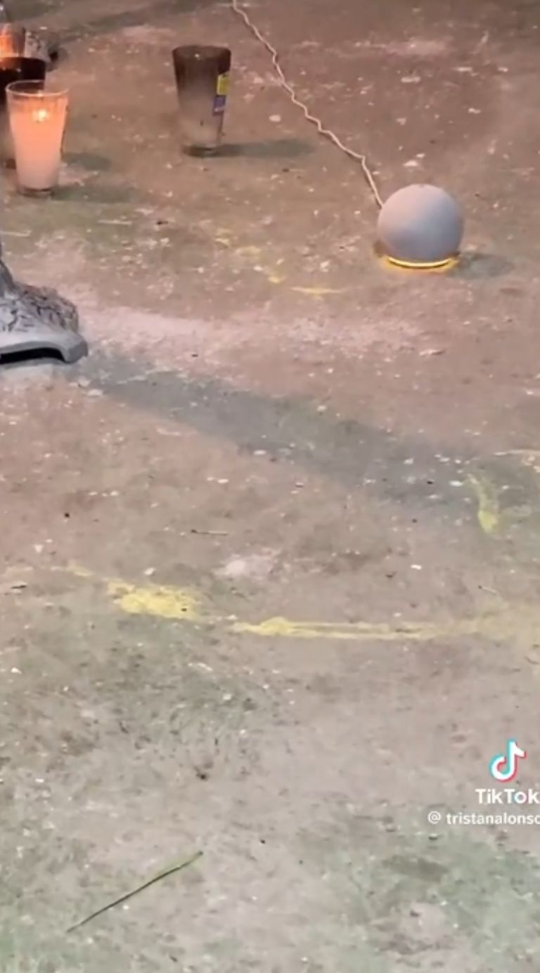 Ponen a Alexa a dar rosario