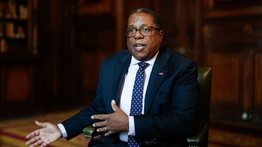 Departamento de EU apoya a Ken Salazar y se suma a las preocupaciones por reforma judicial