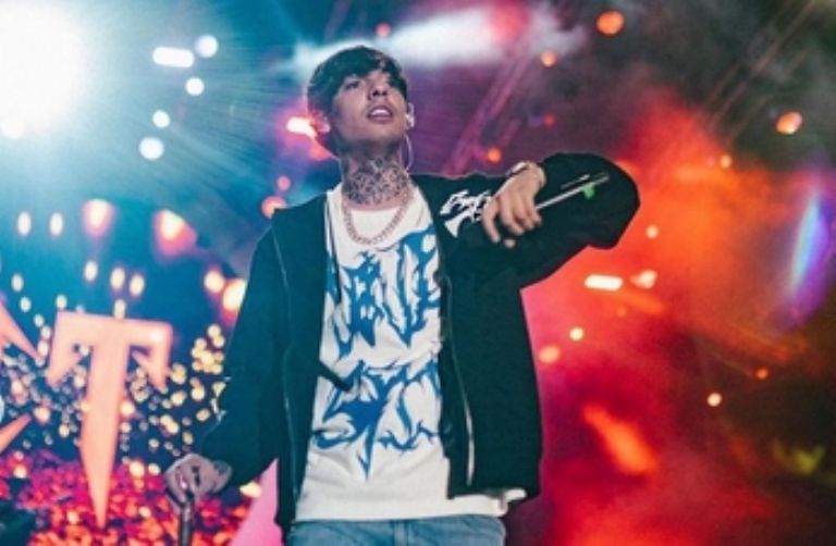 Natanael Cano presume fortuna en redes sociales