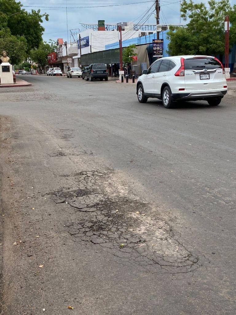 La calle No Reelección, nuevamente se encuentra cerrada por trabajos de bacheo