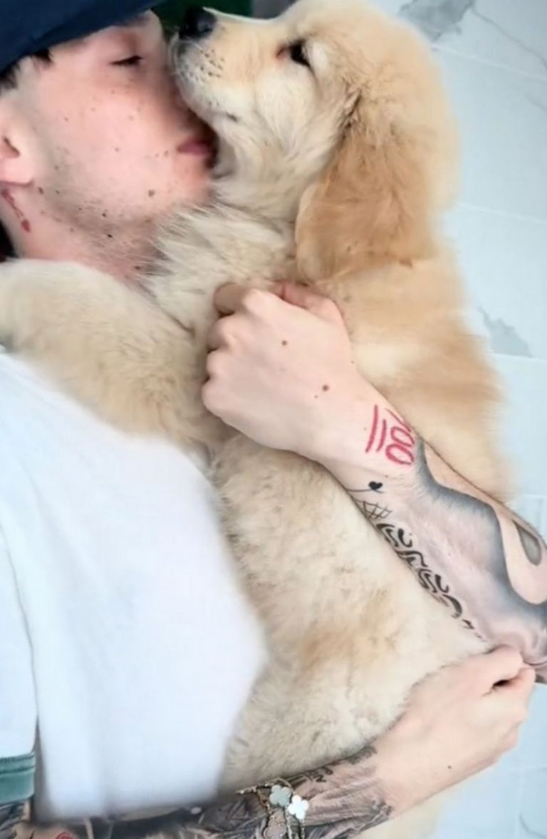 Peso Pluma y Hanna Howell le dan la bienvenida a su nuevo hijo