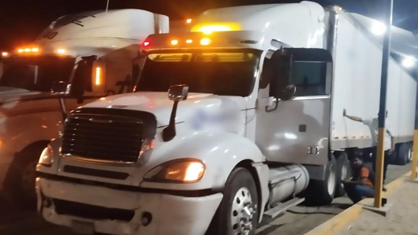 Sonora: Detienen a dos choferes y rescatan a 20 migrantes que viajaban en caja de tráiler