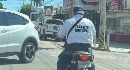 Oficial de tránsito en Navojoa fue multado por conducir sin casco