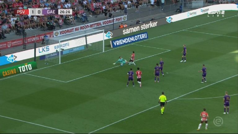 Hirving Lozano anota con el PSV