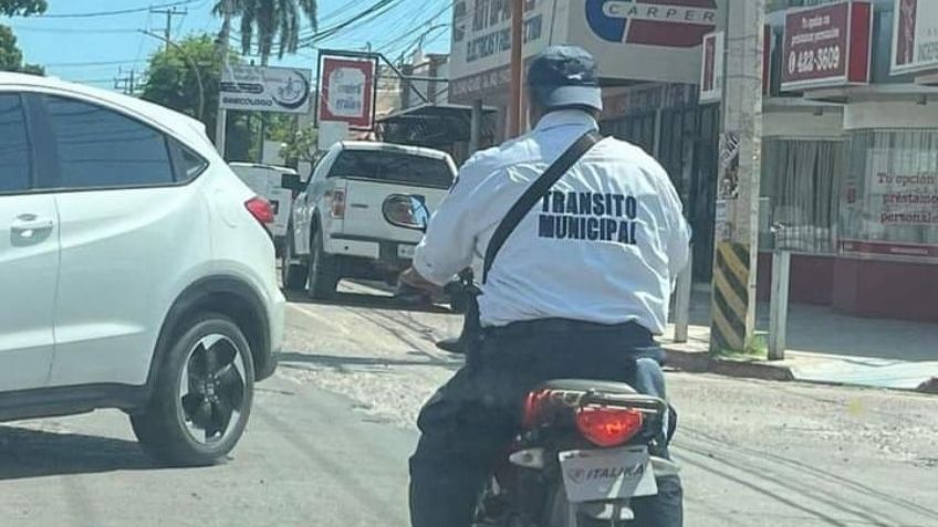 Oficial de tránsito en Navojoa fue multado por conducir sin casco