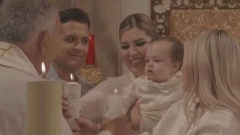 Nodal habría estado solo en el bautizo de su sobrino