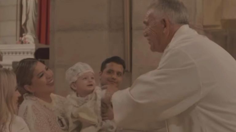 Christian Nodal fue padrino del hijo de Amely