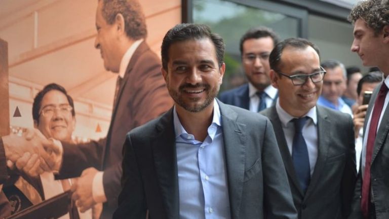 Miguel Ángel Yunes pide licencia