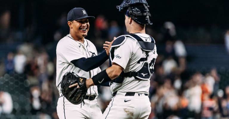 Keider festeja la hazaña con su receptor