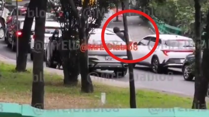 Cuidado: Captan VIDEO de asalto armado durante embotellamiento vial de Periférico