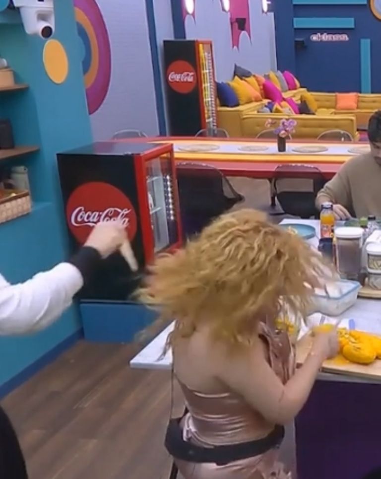 Momento en el que Gala golpeó a 'Bri' con una tortilla