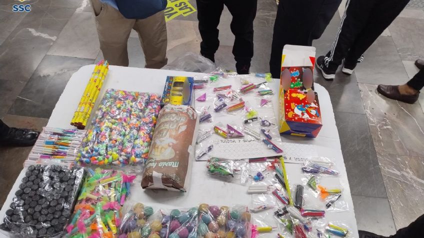 Policías decomisan 90 kilos de Pirotecnia en el Metro de la Ciudad de México