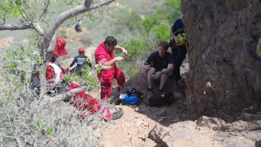 Joven estadounidense es rescatado del cerro Tetakawi en San Carlos; se había perdido