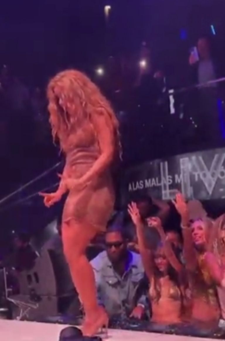 Shakira pidiendo que no la filmaran desde ángulos inapropiados